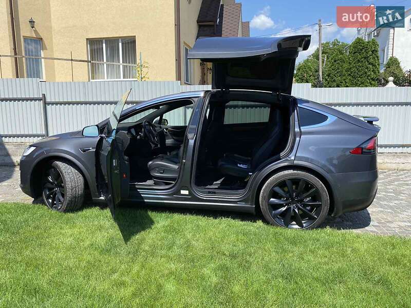 Tesla Model X 2019