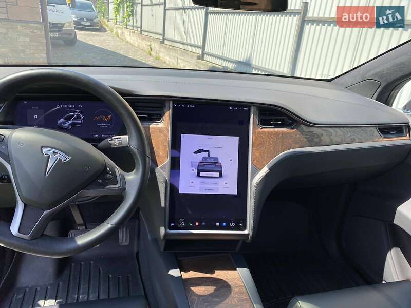 Позашляховик / Кросовер Tesla Model X 2019 в Чернівцях