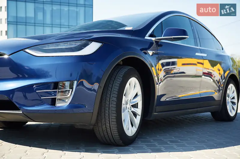 Tesla Model X 2020