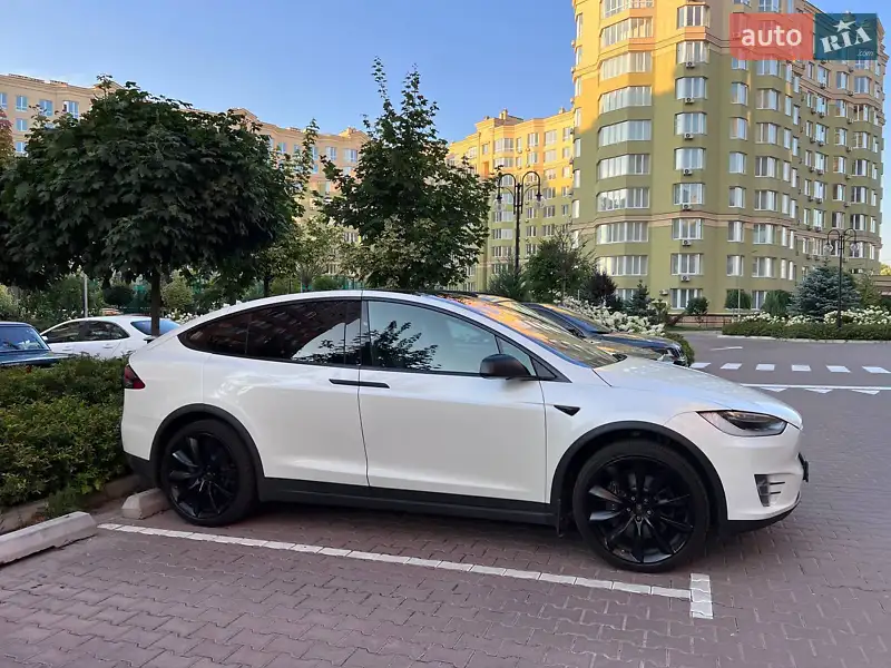 Внедорожник / Кроссовер Tesla Model X 2017 в 