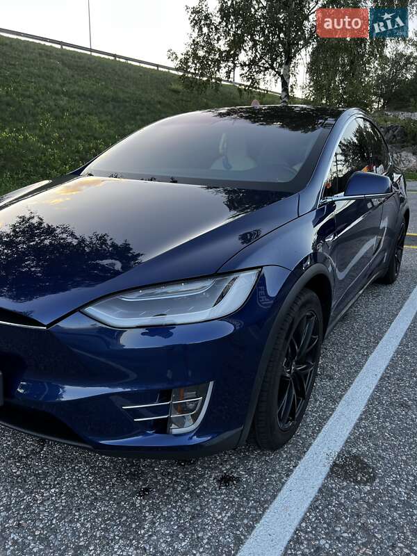 Позашляховик / Кросовер Tesla Model X 2017 в Києві