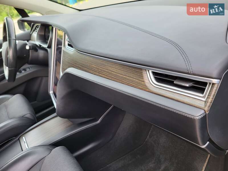 Позашляховик / Кросовер Tesla Model X 2016 в Харкові