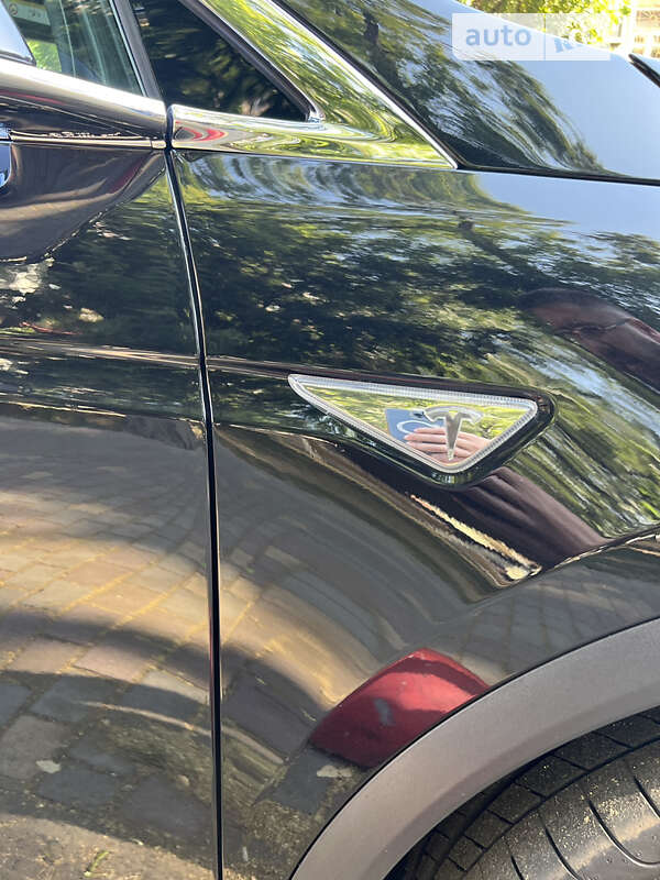 Позашляховик / Кросовер Tesla Model X 2016 в Дніпрі