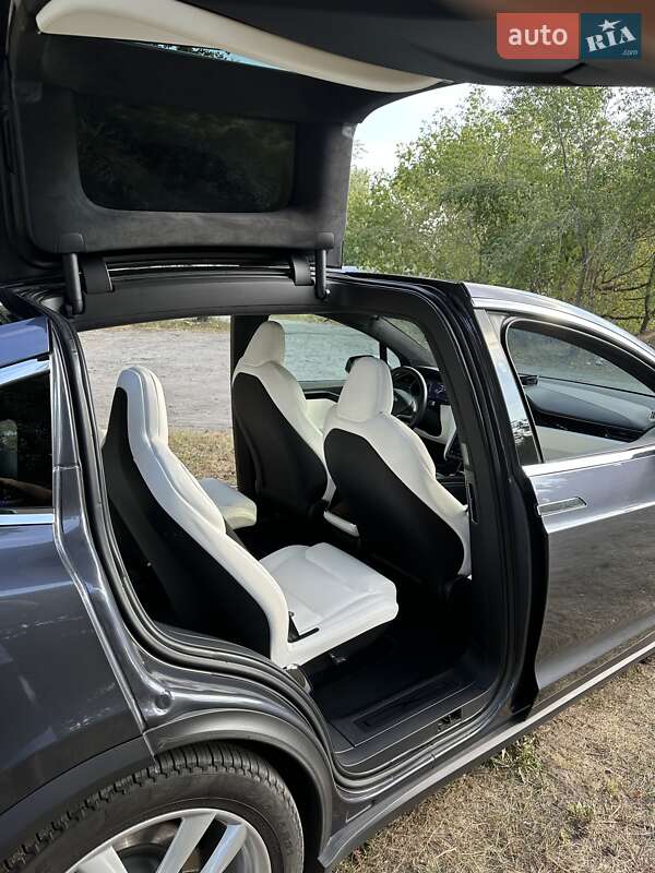 Позашляховик / Кросовер Tesla Model X 2020 в Дніпрі