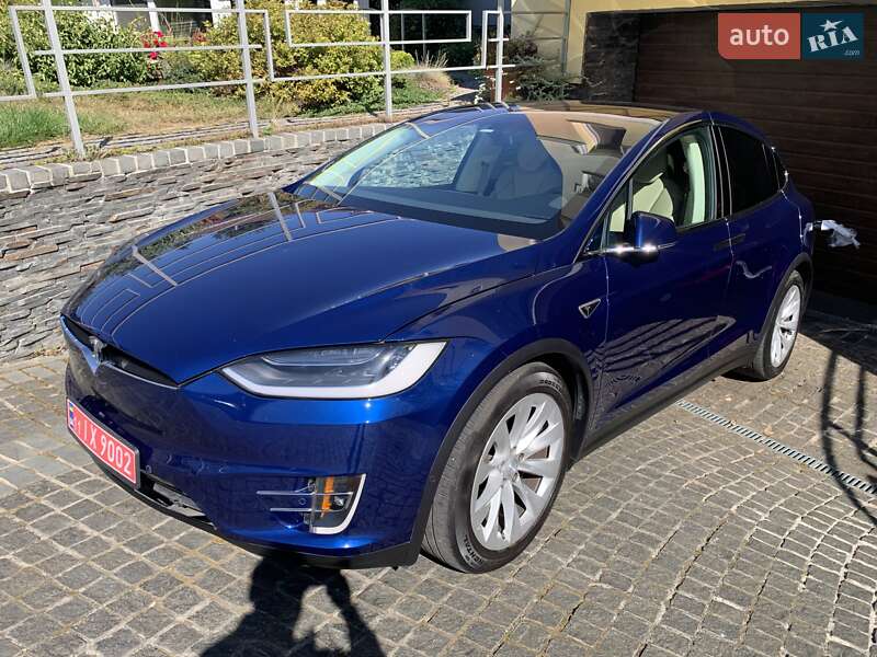Позашляховик / Кросовер Tesla Model X 2016 в Києві