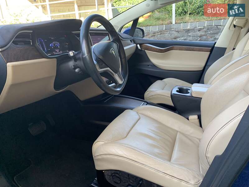 Позашляховик / Кросовер Tesla Model X 2016 в Києві