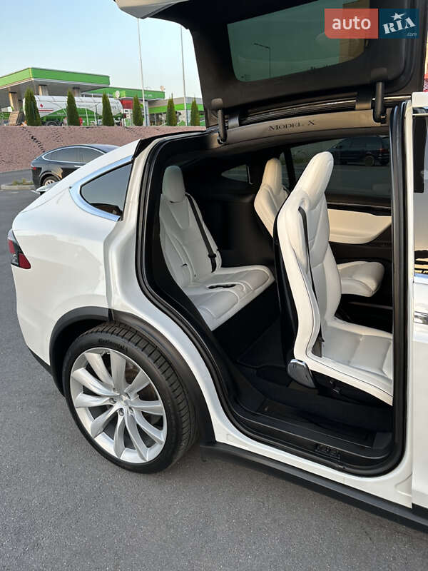 Внедорожник / Кроссовер Tesla Model X 2017 в Киеве
