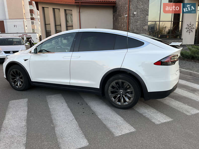 Внедорожник / Кроссовер Tesla Model X 2018 в Вишневом