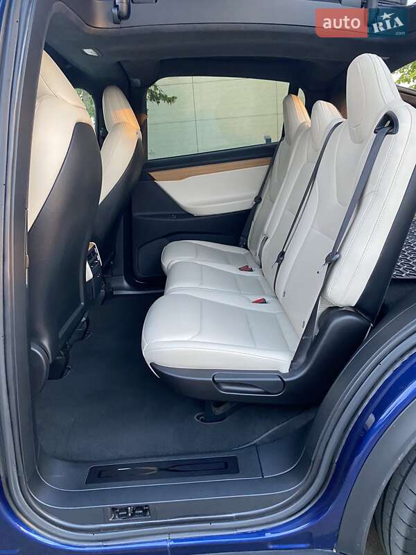 Внедорожник / Кроссовер Tesla Model X 2019 в Киеве