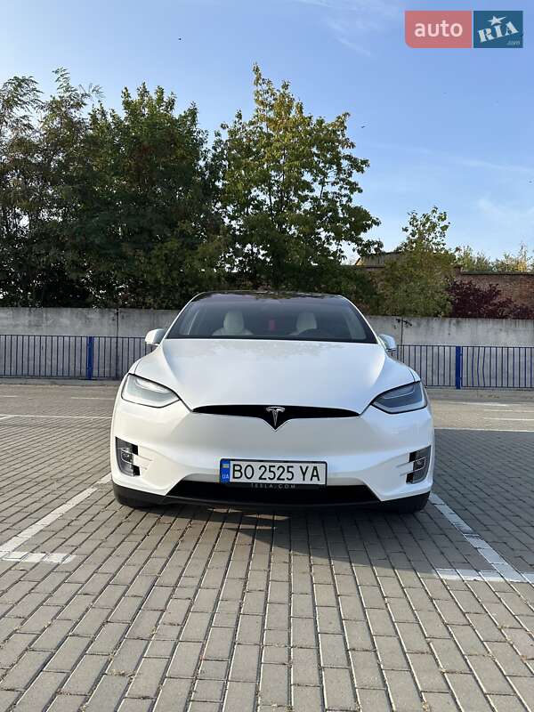 Позашляховик / Кросовер Tesla Model X 2018 в Тернополі