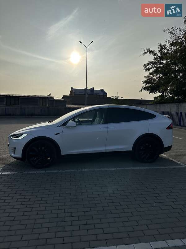 Позашляховик / Кросовер Tesla Model X 2018 в Тернополі