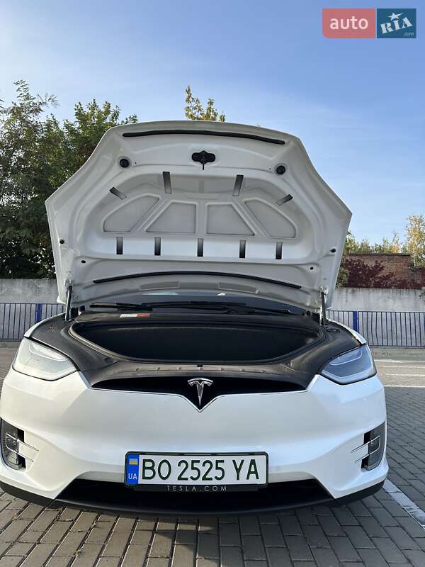 Позашляховик / Кросовер Tesla Model X 2018 в Тернополі