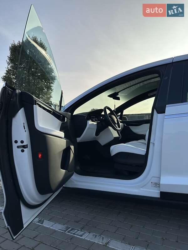 Позашляховик / Кросовер Tesla Model X 2018 в Тернополі