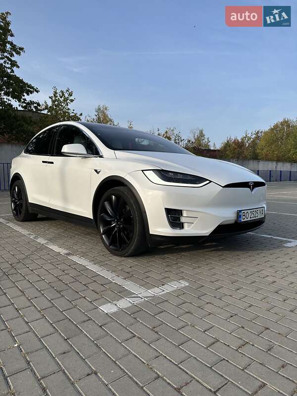 Позашляховик / Кросовер Tesla Model X 2018 в Тернополі