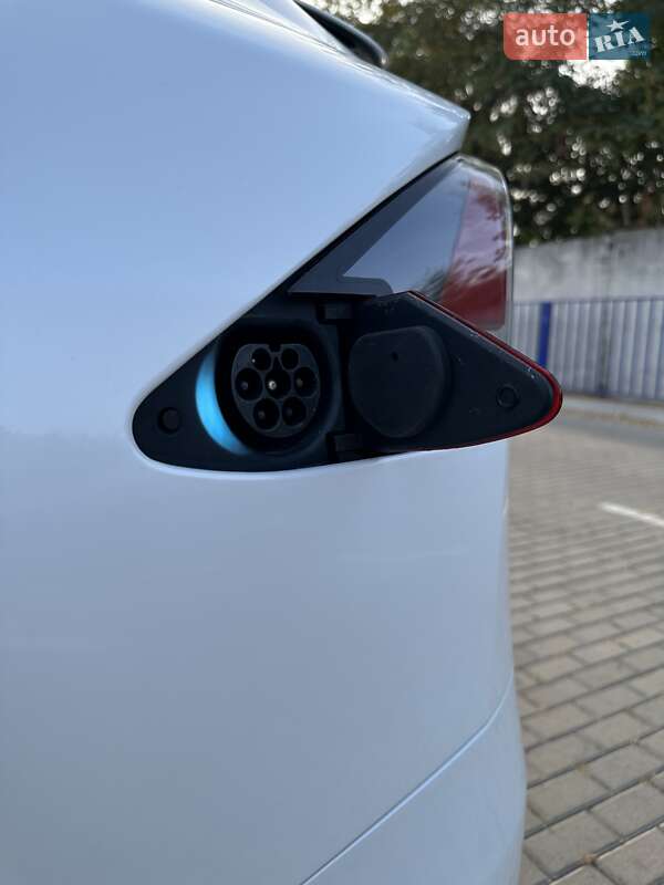 Позашляховик / Кросовер Tesla Model X 2018 в Тернополі