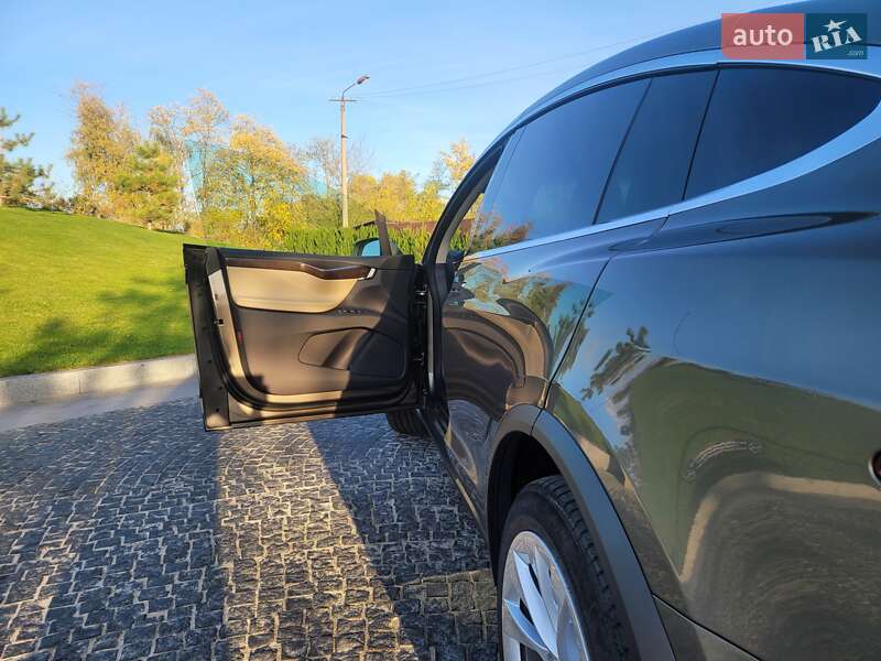 Внедорожник / Кроссовер Tesla Model X 2016 в Днепре