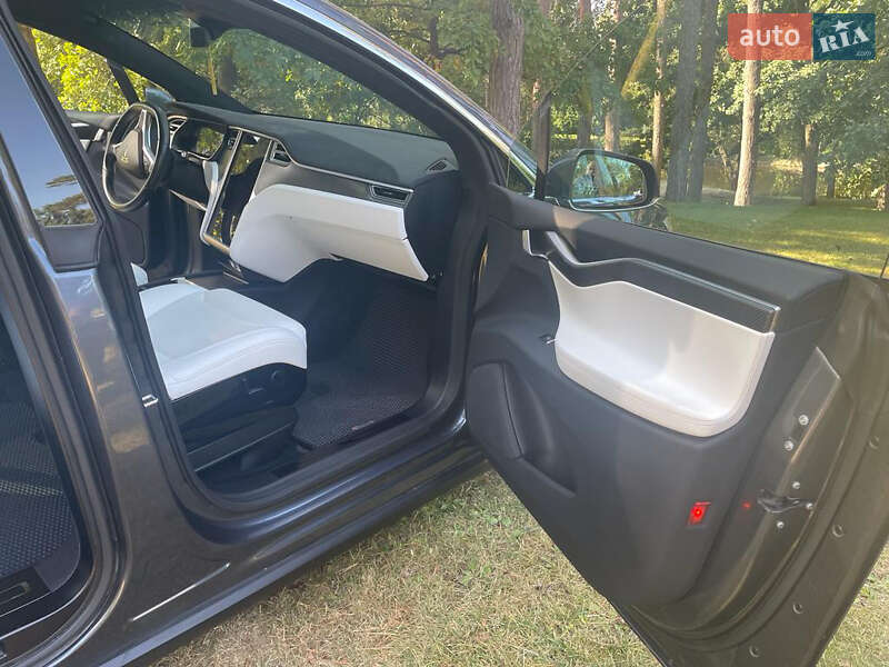 Позашляховик / Кросовер Tesla Model X 2017 в Києві