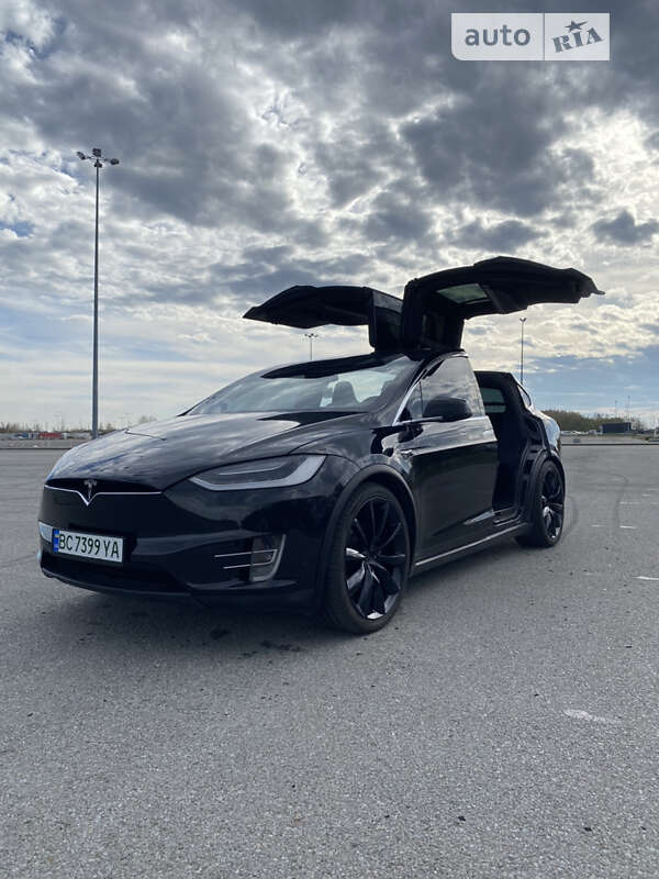 Позашляховик / Кросовер Tesla Model X 2016 в Львові
