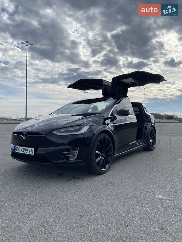 Позашляховик / Кросовер Tesla Model X 2016 в 