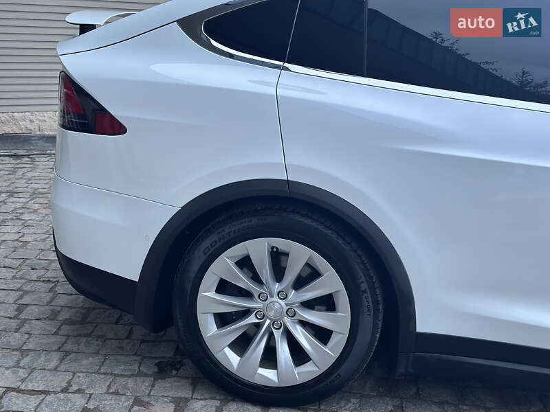 Позашляховик / Кросовер Tesla Model X 2018 в Львові