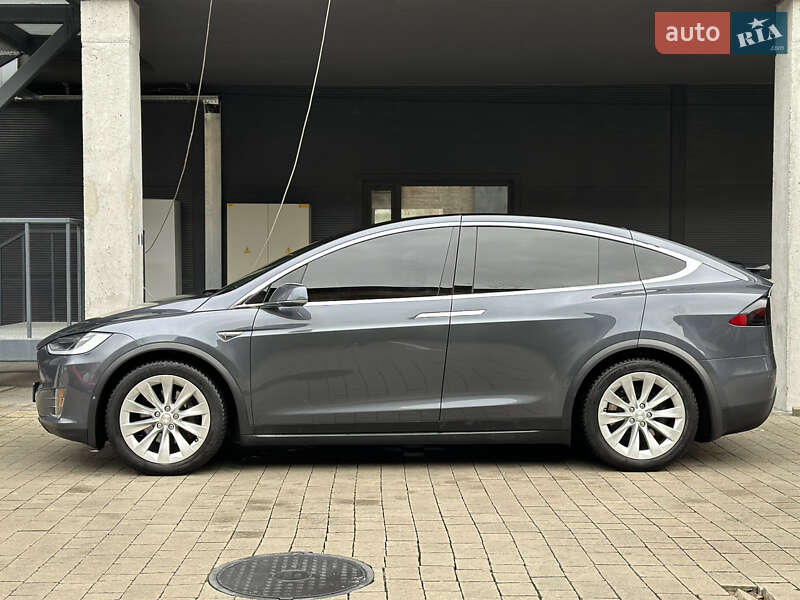 Позашляховик / Кросовер Tesla Model X 2016 в Львові
