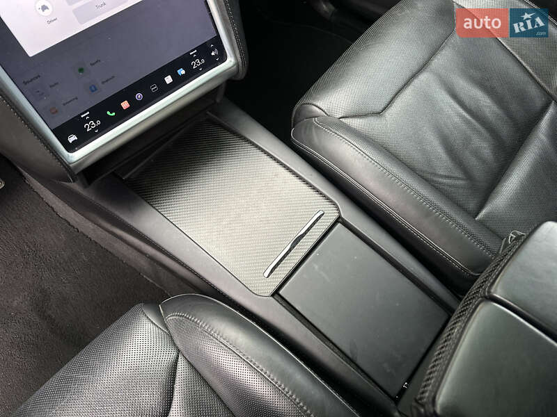Позашляховик / Кросовер Tesla Model X 2016 в Львові