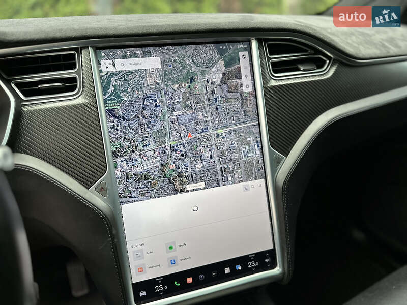 Позашляховик / Кросовер Tesla Model X 2016 в Львові