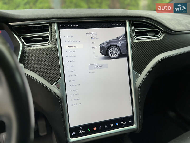 Позашляховик / Кросовер Tesla Model X 2016 в Львові