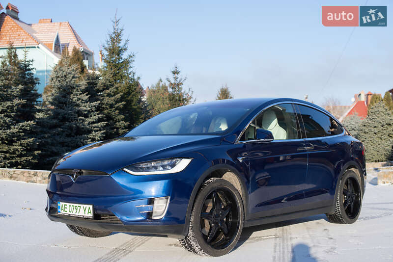 Позашляховик / Кросовер Tesla Model X 2017 в Дніпрі