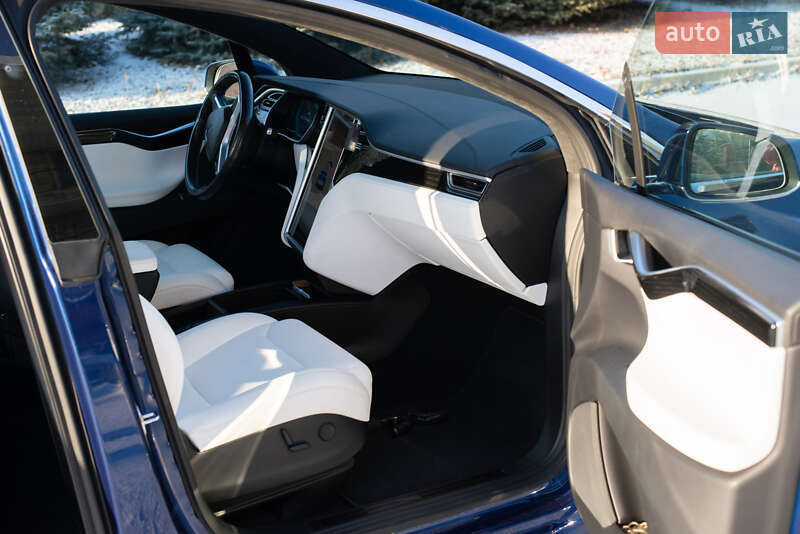 Позашляховик / Кросовер Tesla Model X 2017 в Дніпрі