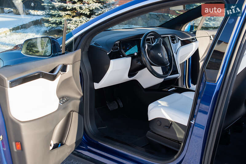 Позашляховик / Кросовер Tesla Model X 2017 в Дніпрі
