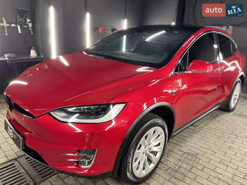 Позашляховик / Кросовер Tesla Model X 2017 в 