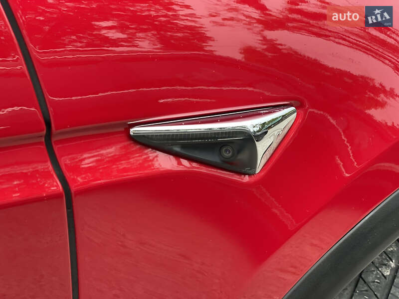 Позашляховик / Кросовер Tesla Model X 2017 в Львові