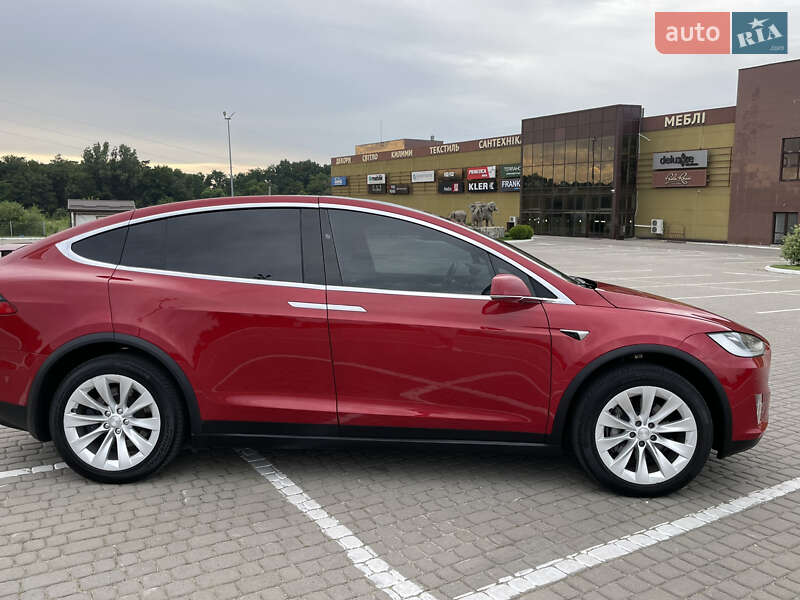 Позашляховик / Кросовер Tesla Model X 2017 в Львові