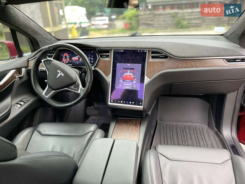 Позашляховик / Кросовер Tesla Model X 2017 в Львові