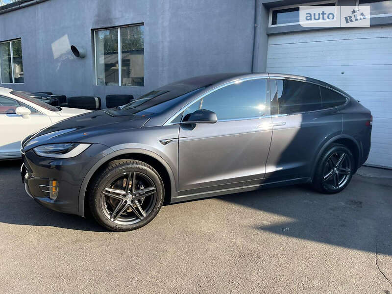 Позашляховик / Кросовер Tesla Model X 2017 в Києві