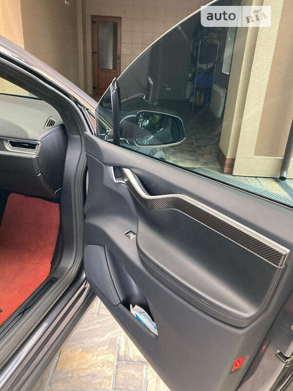 Позашляховик / Кросовер Tesla Model X 2017 в Києві
