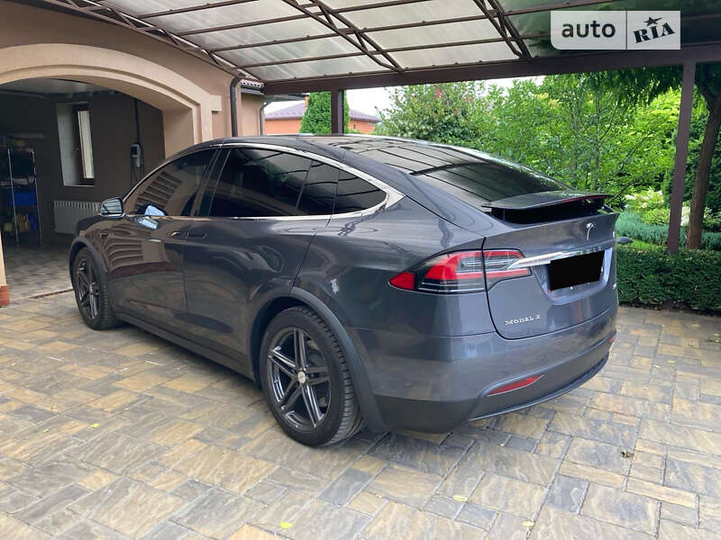 Позашляховик / Кросовер Tesla Model X 2017 в Києві