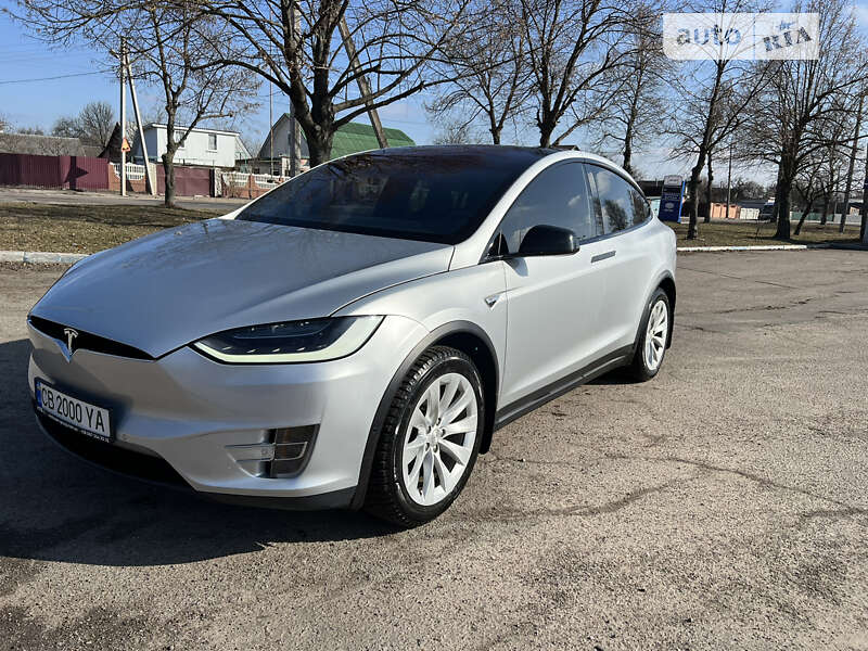 Позашляховик / Кросовер Tesla Model X 2016 в Чернігові