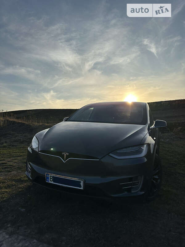Внедорожник / Кроссовер Tesla Model X 2017 в Ровно