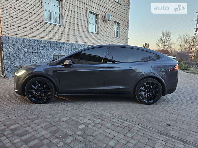 Tesla Model X 2018