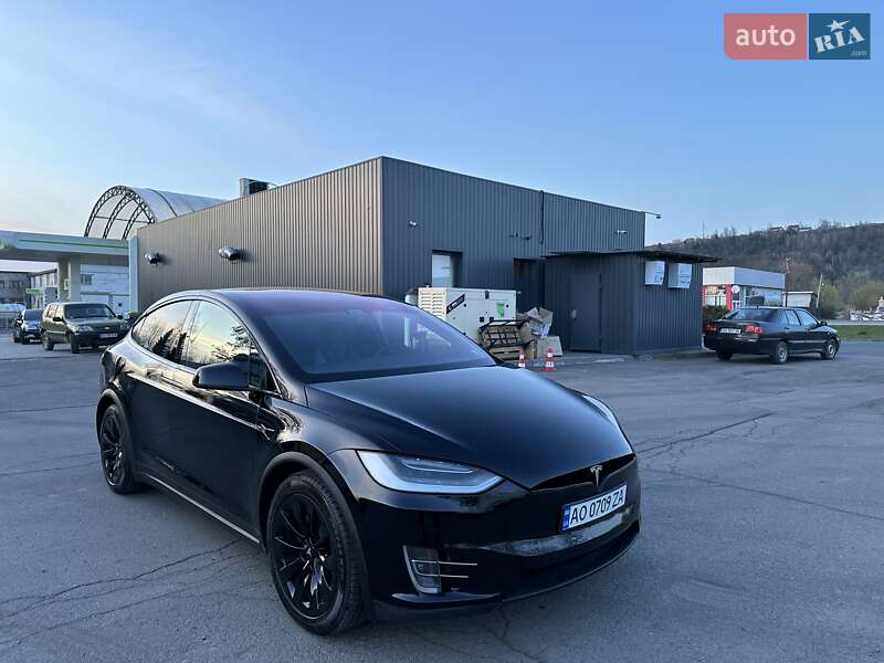 Позашляховик / Кросовер Tesla Model X 2018 в Тячеві
