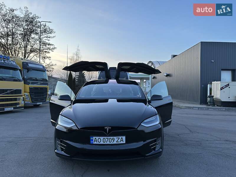 Позашляховик / Кросовер Tesla Model X 2018 в Тячеві