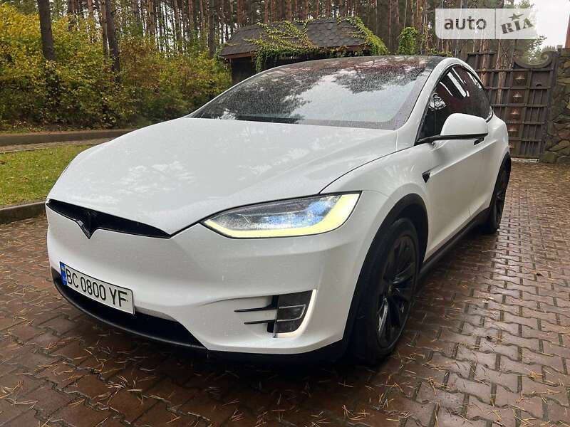Внедорожник / Кроссовер Tesla Model X 2018 в Новояворовске