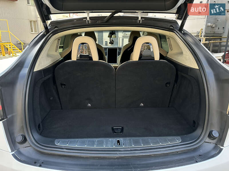 Внедорожник / Кроссовер Tesla Model X 2016 в Тернополе