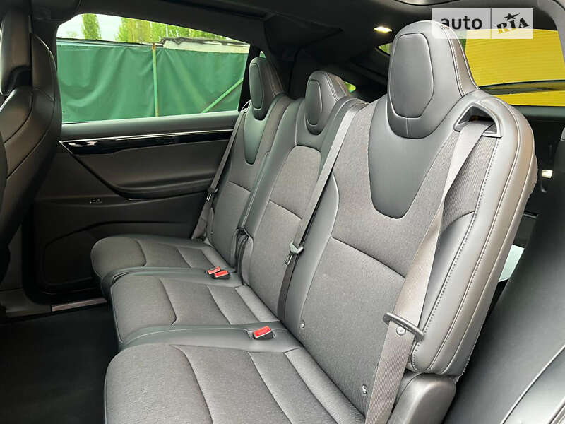 Позашляховик / Кросовер Tesla Model X 2017 в Луцьку