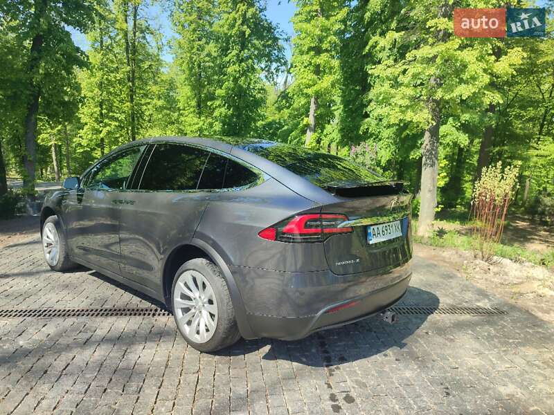 Позашляховик / Кросовер Tesla Model X 2016 в Києві