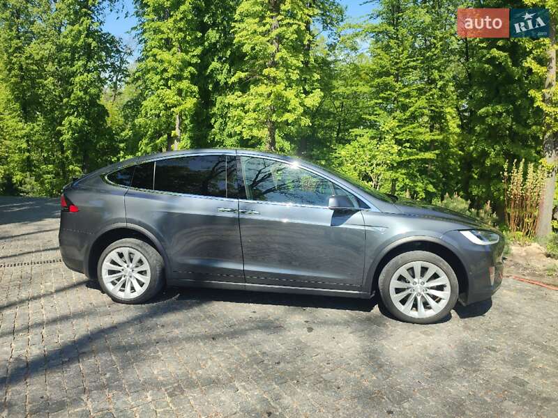Позашляховик / Кросовер Tesla Model X 2016 в Києві