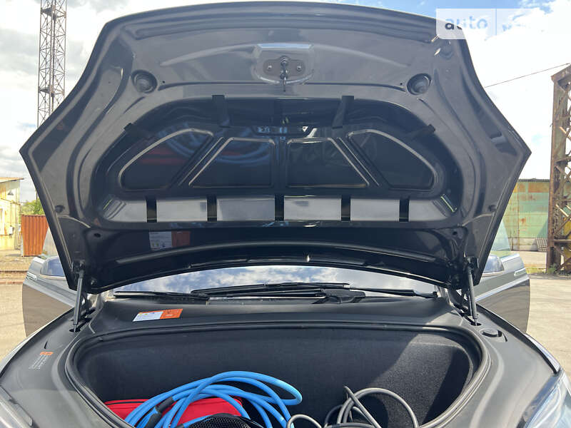 Внедорожник / Кроссовер Tesla Model X 2018 в Киеве