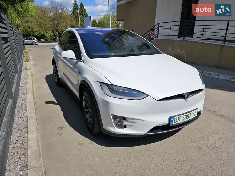 Внедорожник / Кроссовер Tesla Model X 2018 в Ровно